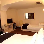 Szálloda West Plaza 3*