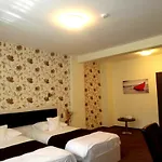 West Plaza 3* Bukarest