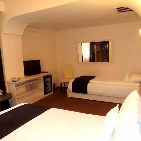 Hotel West Plaza 3*