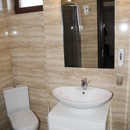 West Plaza Hotel 3*