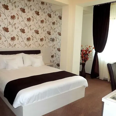 West Plaza 3*