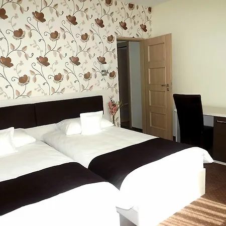 Hotel West Plaza 3*