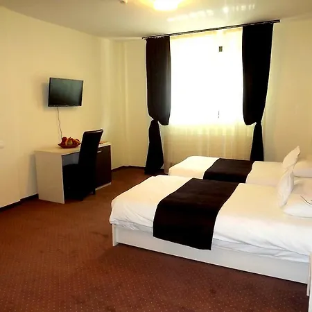 West Plaza Hotel 3*