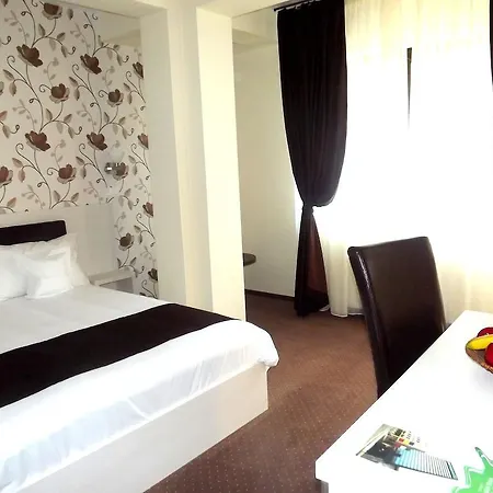 Hotel West Plaza 3*
