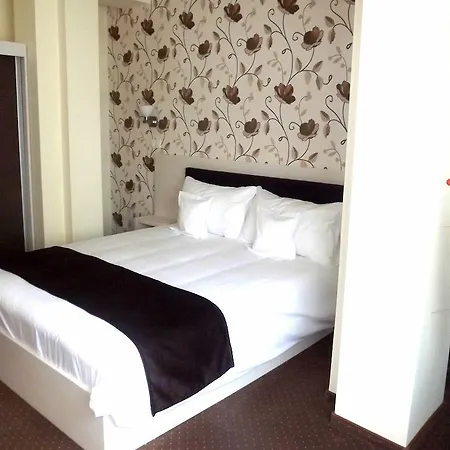 Hotel West Plaza 3*