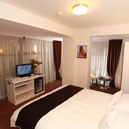 West Plaza Hotel 3*
