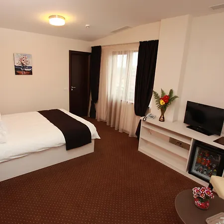 Hotel West Plaza 3*