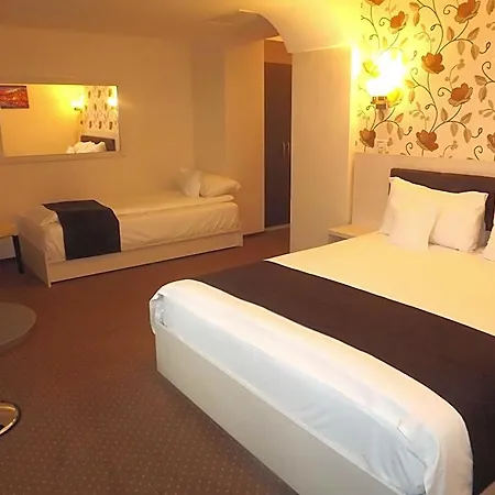 West Plaza 3*