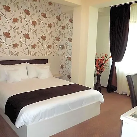 West Plaza Hotel