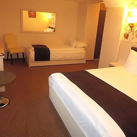 West Plaza 3*