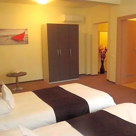 Hotel West Plaza 3*