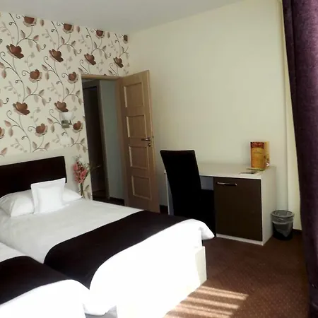 West Plaza 3*