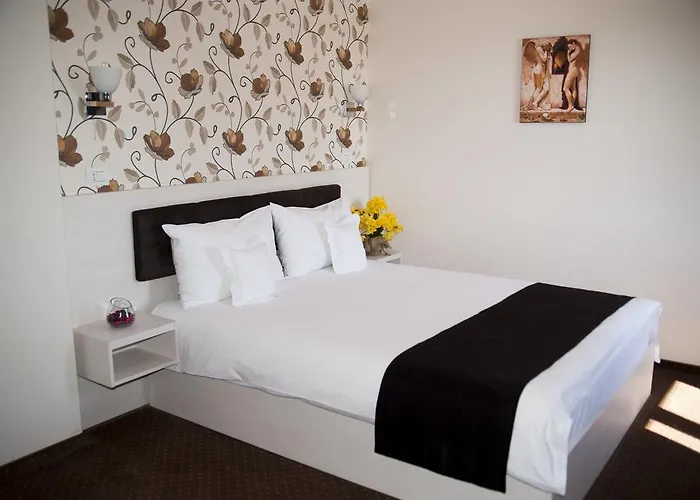 West Plaza Szálloda 3*