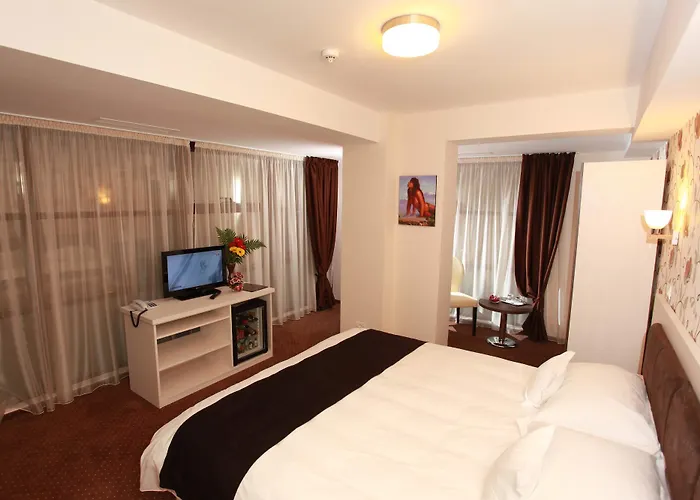 West Plaza Hotell 3*