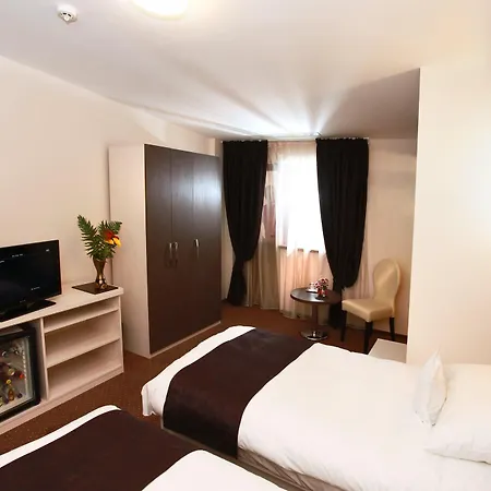 Hotel West Plaza