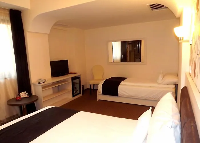 Hotel West Plaza 3*