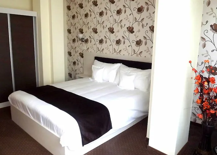 Hotel West Plaza 3*