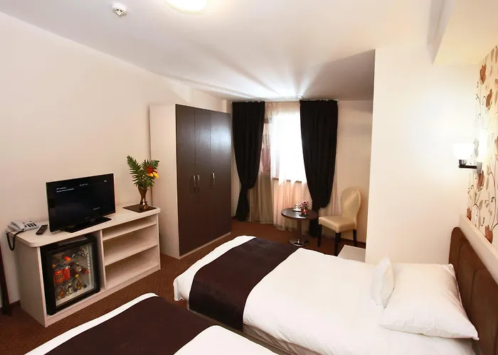 Hotel West Plaza