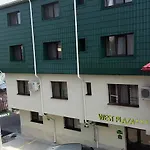 Hotell West Plaza 3*