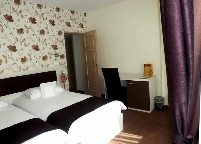 West Plaza 3*