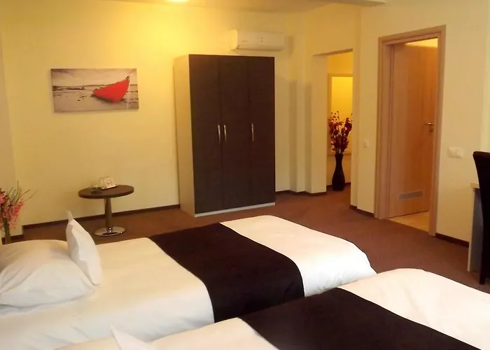 West Plaza 3*